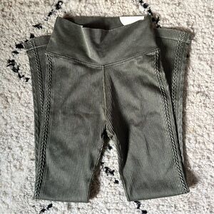 Aerie high-waisted ribbed knit seamless 7/8 leggings in olive green